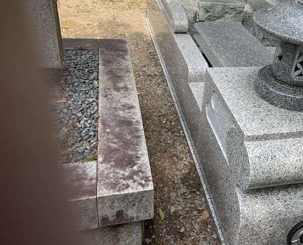 お墓の外柵は　クリーニングの泣き所です 　岐阜のお墓掃除「磨き専隊」です