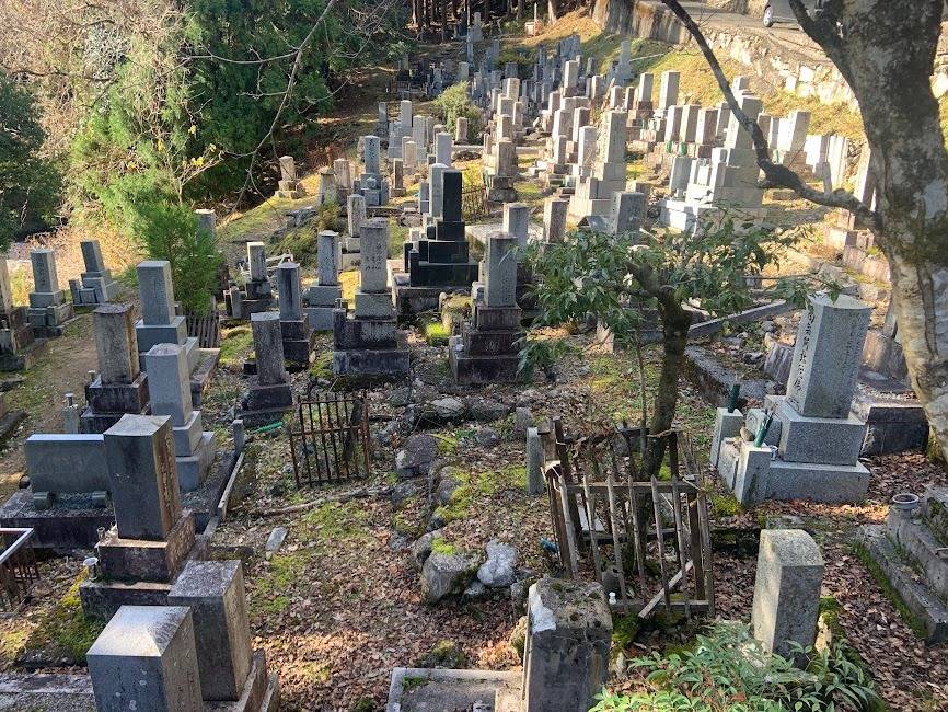 お墓参りに誰も来ない不思議な墓地　岐阜のお墓掃除屋「磨き専隊」です