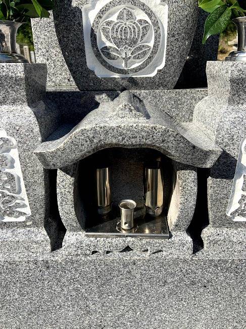 お墓参りに行ったら線香は必ず焚いてね　岐阜のお墓掃除屋「磨き専隊」です