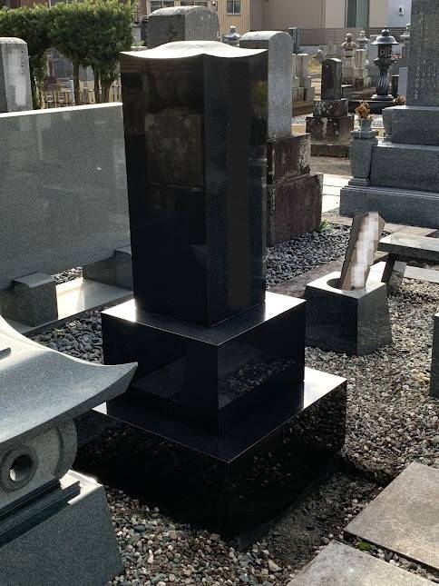 黒御影石の施工紹介します　岐阜のお墓掃除屋「磨き専隊」です