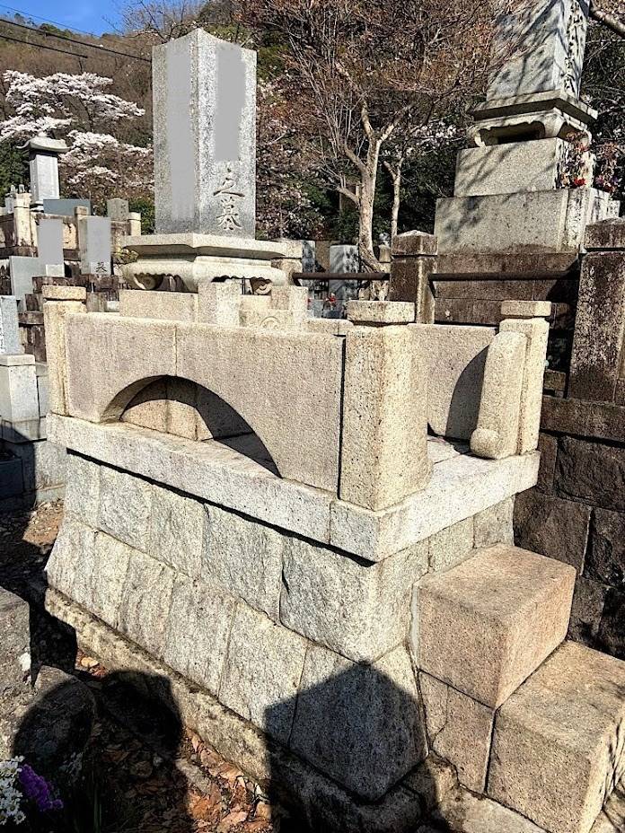 お墓の後ろの文字を見たことありますか　岐阜のお墓掃除屋「磨き専隊」です