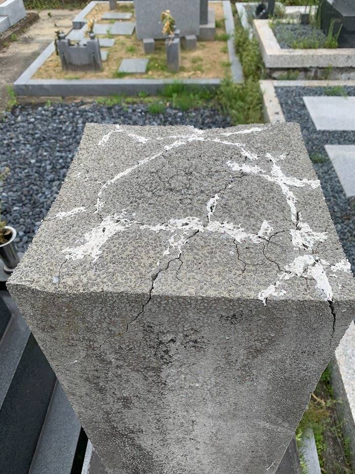 砂岩のお墓は　ヒビありきです　岐阜のお墓掃除屋「磨き専隊」です