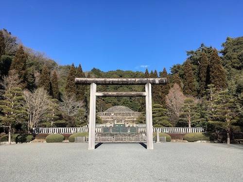 今日は「緑の日」昭和天皇を偲びました　岐阜のお墓掃除屋「磨き専隊」です