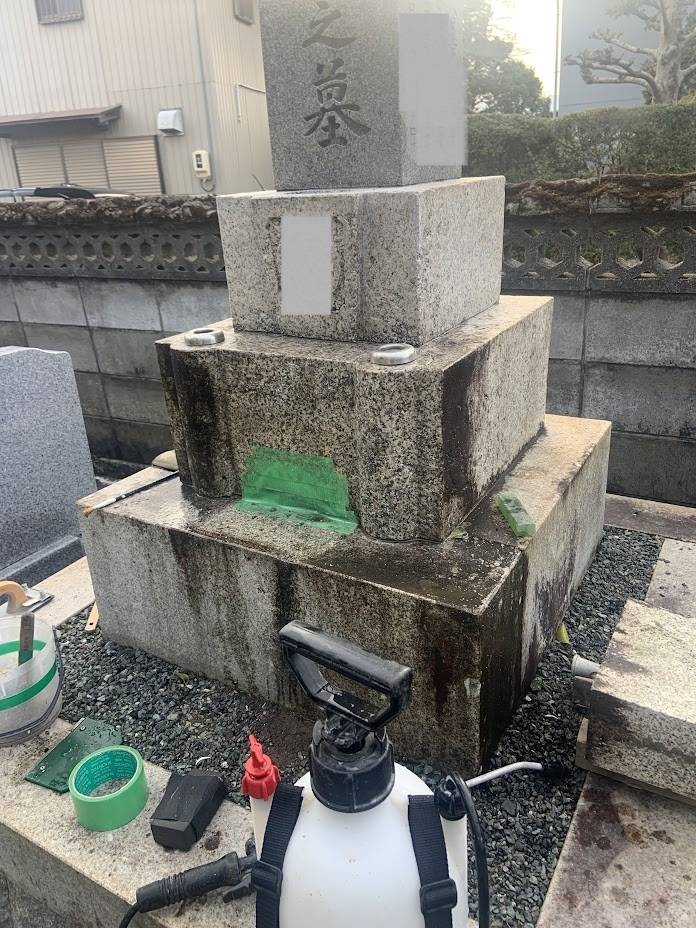 お墓掃除は　まず水をかけてからにしよう　岐阜のお墓掃除屋「磨き専隊」です