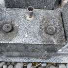 夏のお墓の表面は　ローソクも溶けるんです　岐阜のお墓掃除屋「磨き専隊」です