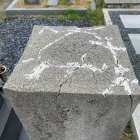 砂岩のお墓は　ヒビありきです　岐阜のお墓掃除屋「磨き専隊」です