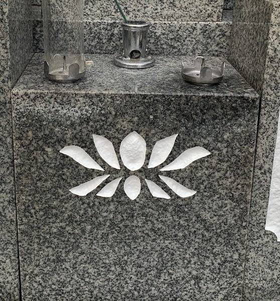 仏教で花と言えば「蓮の花」　岐阜のお墓掃除屋「磨き専隊」です