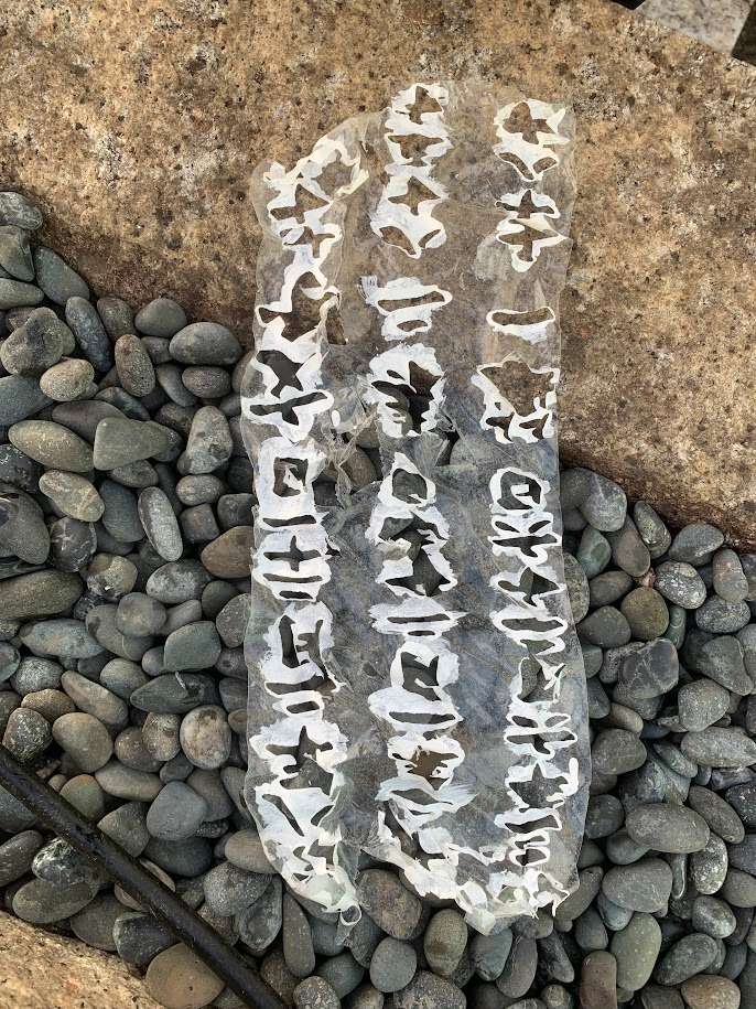 上手く剥がすと一枚で剥がれます。