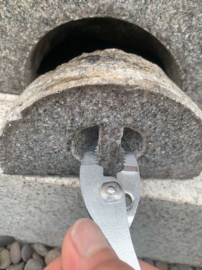 2025年2月施工　納骨室のフタの取り外し